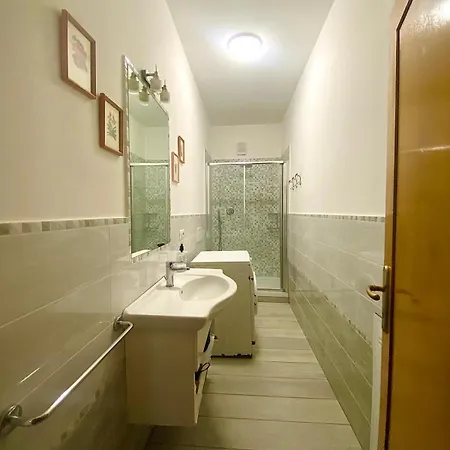Ampio 6 Posti Vicino Al Mare Con Balcone E Parcheggio Gratis Apartman